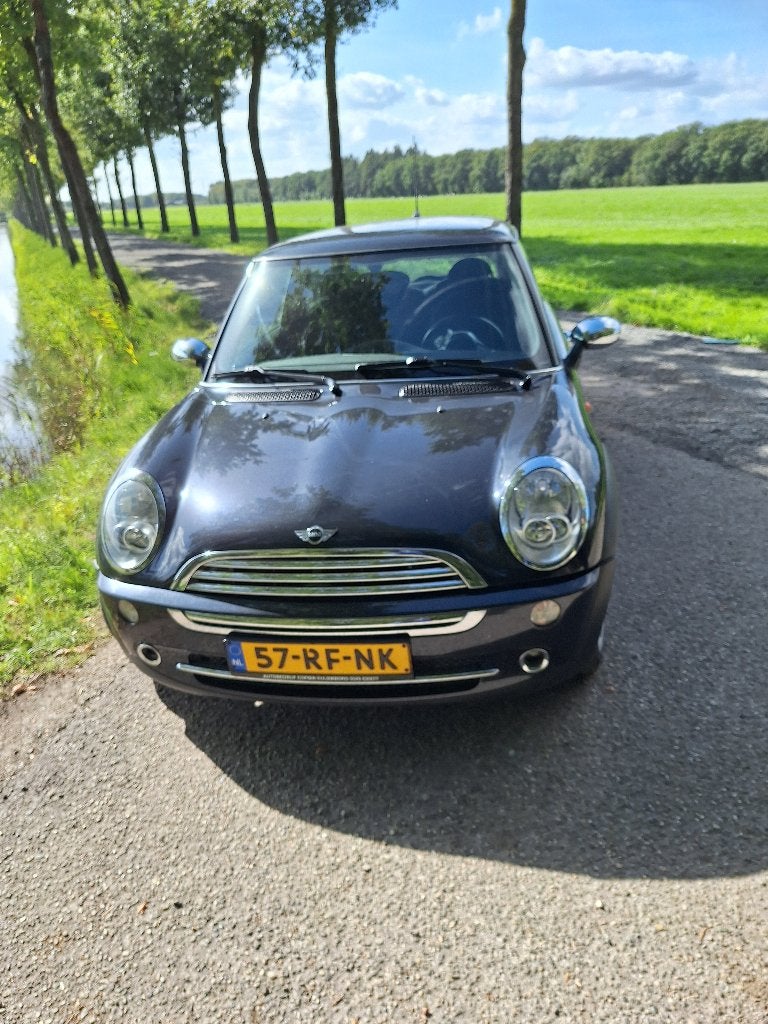 Mini 1.6 16V ONE 2005 Zwart, Auto's, Voorwielaandrijving, 4 cilinders, 4 stoelen, Zwart