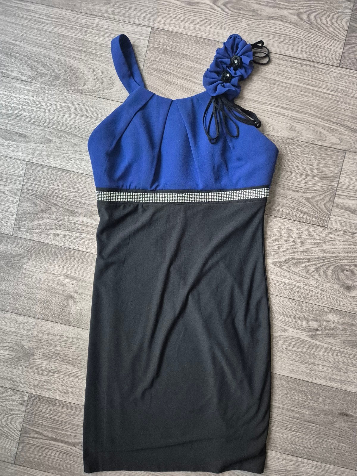 Zwarte en blauwe jurk met strass details, Kleding | Dames, Jurken, Maat 38/40 (M), Zwart, Ophalen of Verzenden, Zo goed als nieuw