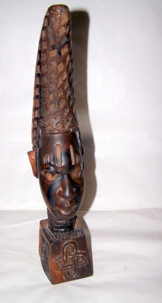 Afrikaans houten beeld - Hoofd met langwerpige hoofdtooi., Hout, Bruin, Afrika, 39 cm