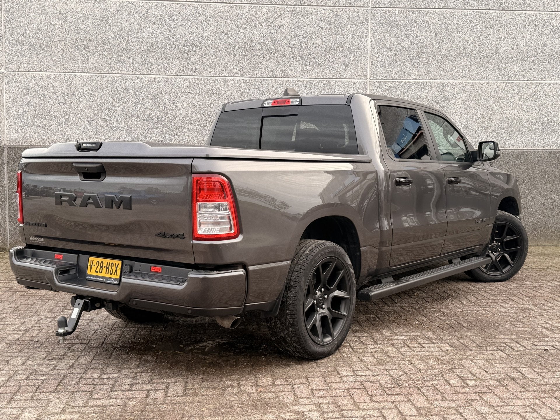 Dodge Ram 1500 Big Horn Night Edition CrewCab 3.6L V6 Pentas, Auto's, Automaat, Stof, Gebruikt, 2384 kg