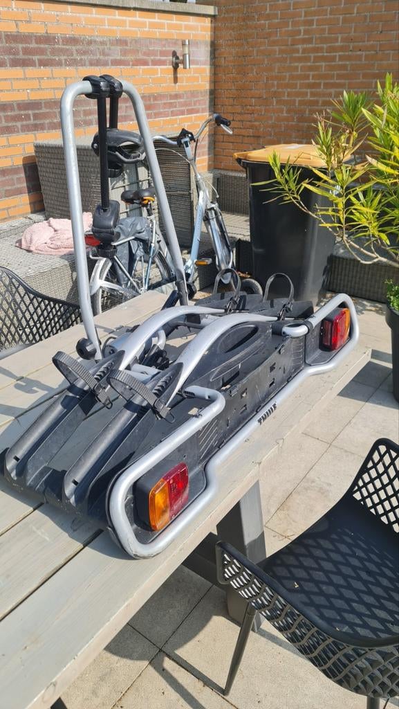 Thule kantelbare fietsendrager voor 2 fietsen, trekhaak, Auto diversen, Fietsendragers, Ophalen of Verzenden