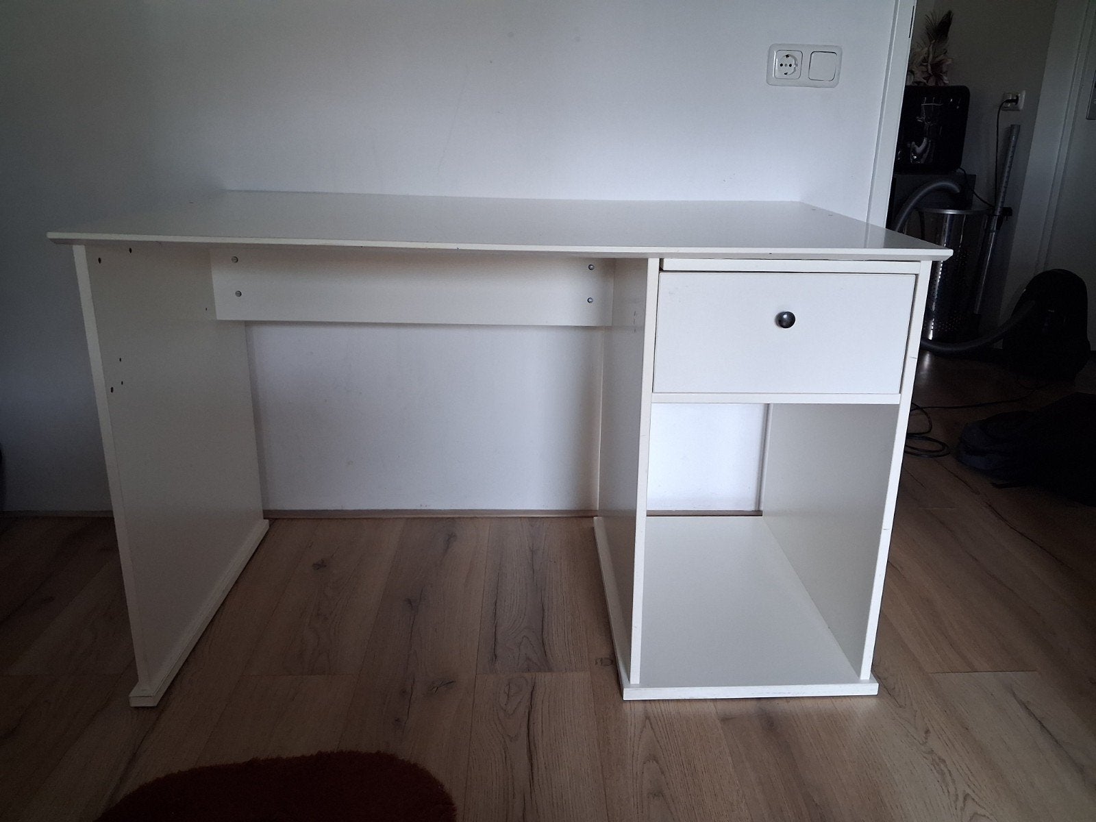 Wit bureau met lade en opbergruimte, Ophalen, Met lades, Gebruikt, Spaanplaat of MDF