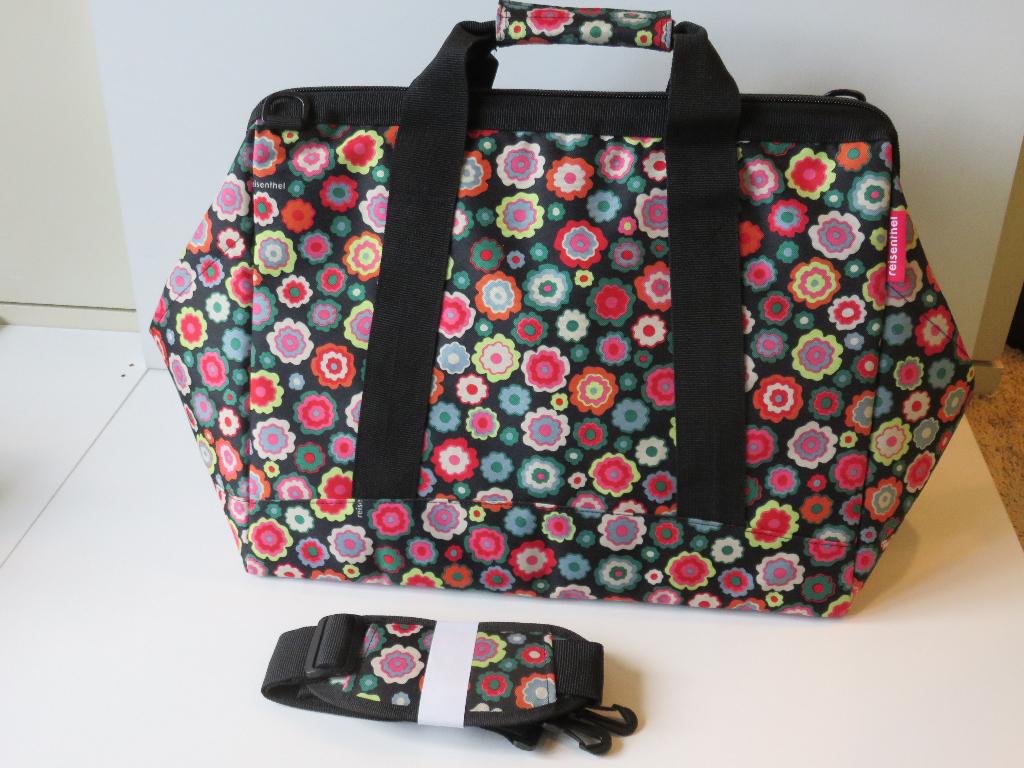 Reisenthell allrounder L reistas happy flower zwart bloemen, Sieraden, Tassen en Uiterlijk, Tassen | Reistassen en Weekendtassen