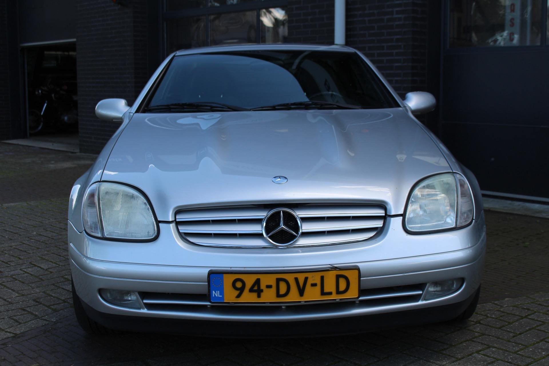 Mercedes-Benz SLK 200 ORIGINEEL NL! NIEUWE APK, Voorwielaandrijving, 1998 cc, Zwart, Cabriolet
