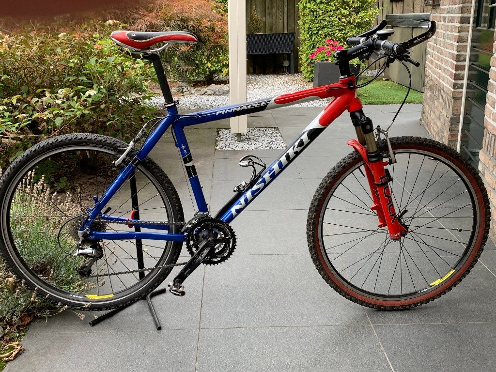 Nishiki Pinnacle Mountainbike - Blauw/Rood, Gebruikt, Velgrem, 49 tot 53 cm, Meer dan 20 versnellingen