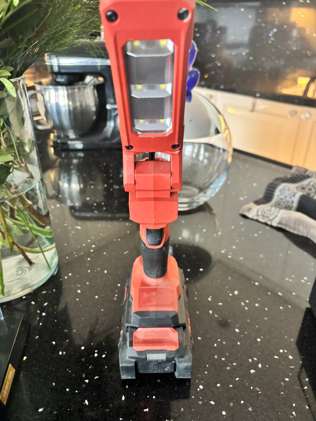 Hilti lamp met accu, Ophalen, Zo goed als nieuw, Boormachine