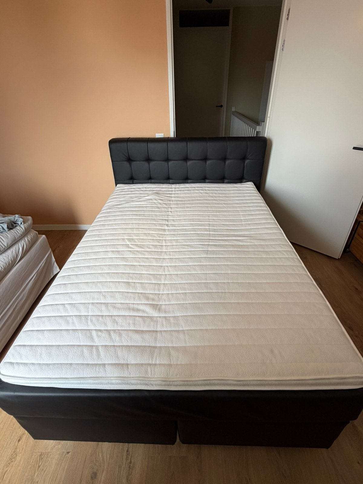 Zeer nette zwart leren boxspring, Ophalen, Zwart, Tweepersoons, 140 cm