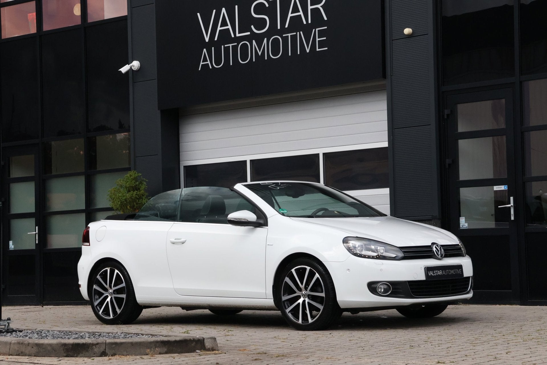 Volkswagen Golf Cabriolet 1.4 TSI CUP | XENON - LED | Charle, Auto's, Gebruikt, Cabriolet, Leder en Stof, Wit