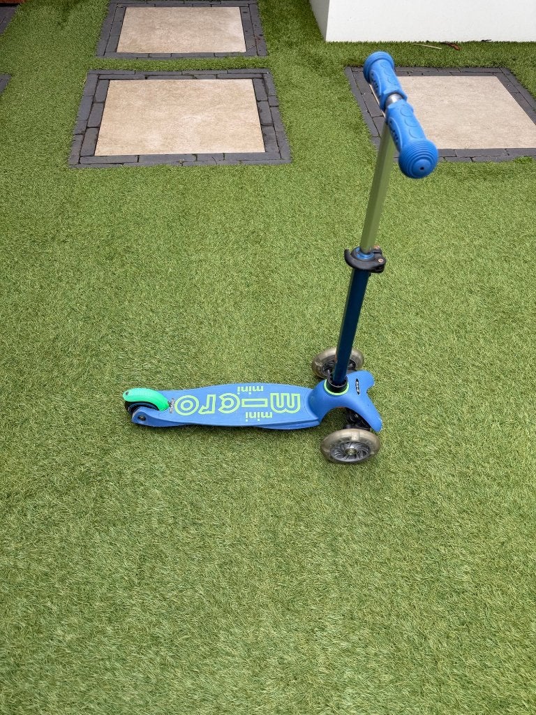 Micro Mini Micro Deluxe LED step – blauw/groen, Fietsen en Brommers, Ophalen of Verzenden, Zo goed als nieuw, Gewone step, Micro