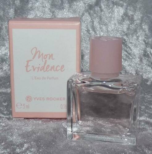 Volle parfum mini Yves rocher Mon evidence + Doosje, Ophalen of Verzenden, Zo goed als nieuw, Miniatuur, Gevuld