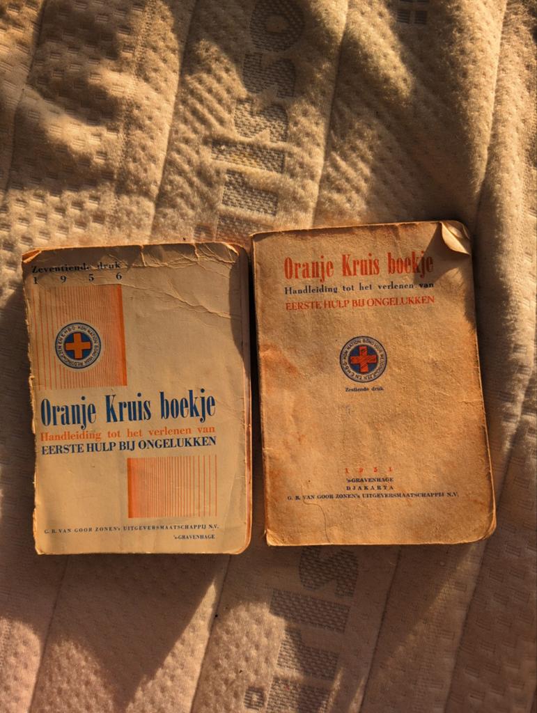 Oranje Kruis EHBO boekjes uit 1951 en 1956, Ophalen of Verzenden