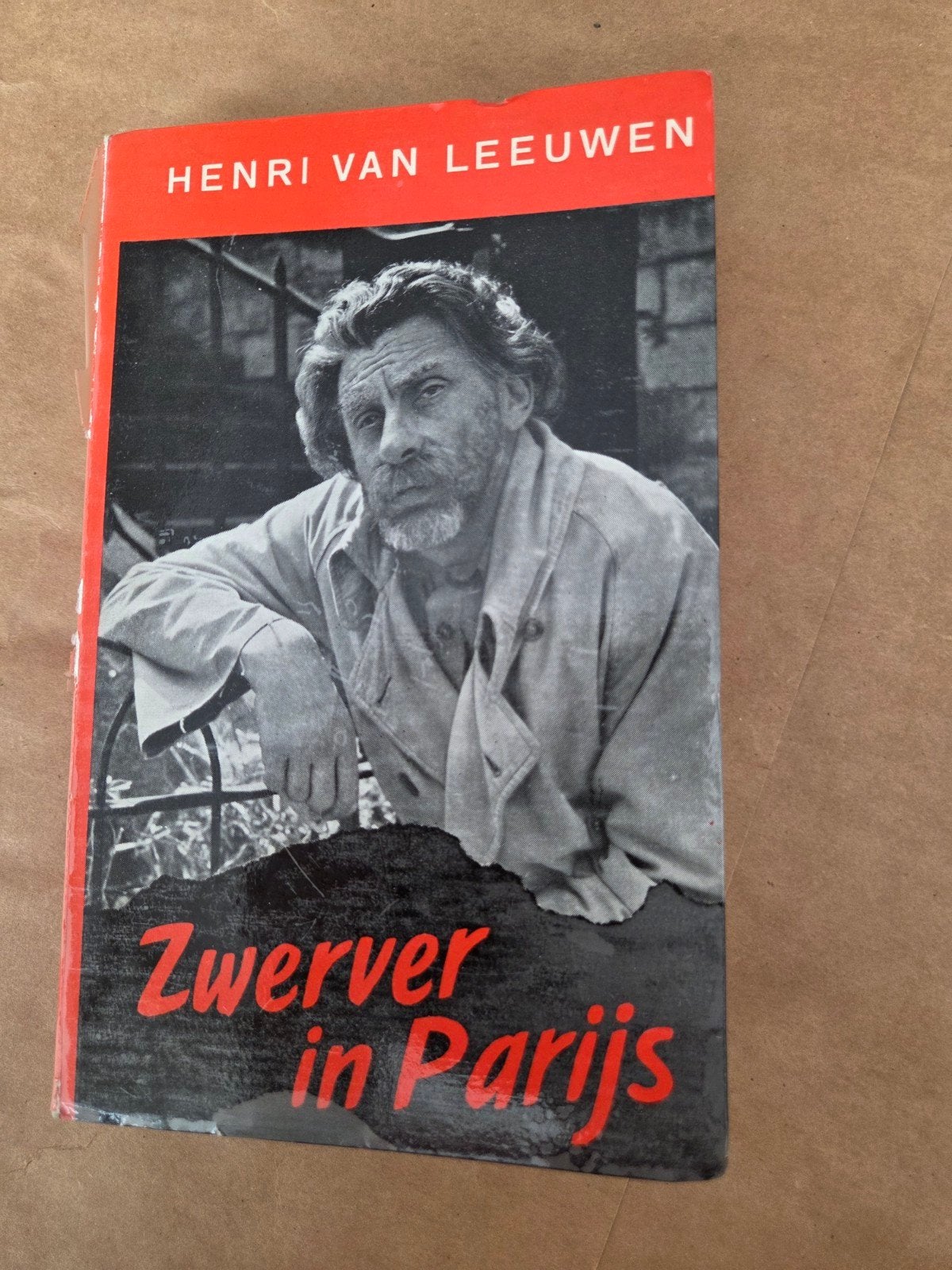 Zwerver in Parijs - Henri van Leeuwen (Boek), Ophalen of Verzenden, Gelezen, Henri van Leeuwen, Europa overig