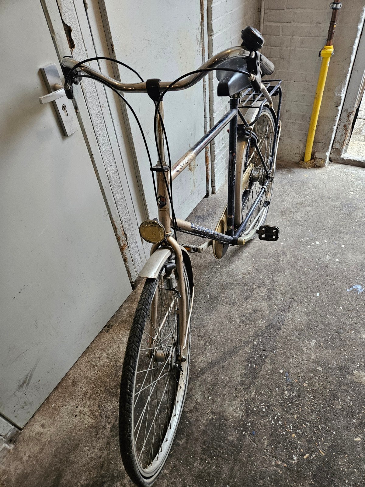 Limit fiets met slot en lichte roest, 53 tot 56 cm, Velgrem, Versnellingen, Zo goed als nieuw