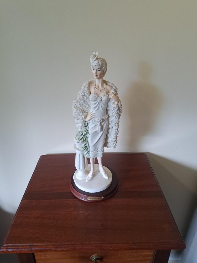 Elegant Beeld van Vrouw in Art Deco Stijl, Antiek en Kunst, Art deco, Ophalen of Verzenden, 20 - 50 cm, Beeld