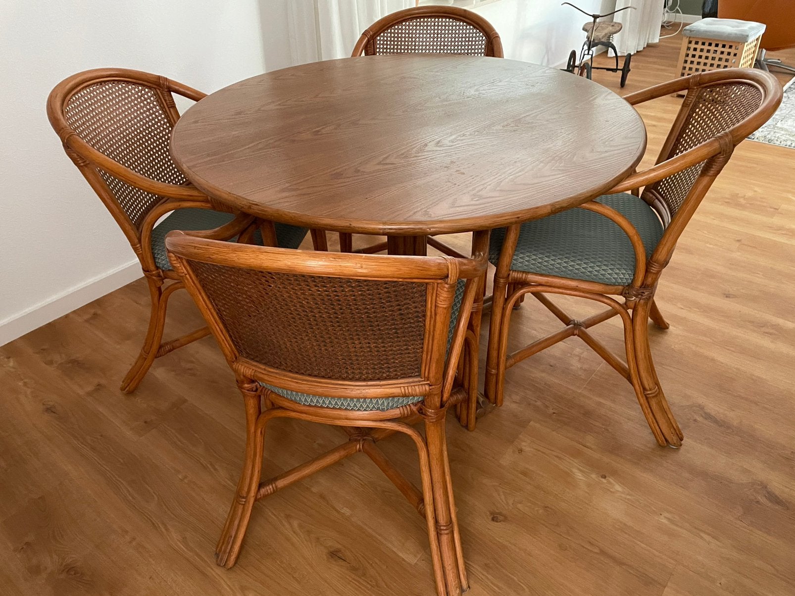 Eerhoek rond vintage, Huis en Inrichting, Complete eetkamers, Ophalen, Gebruikt, 4 tot 6 stoelen