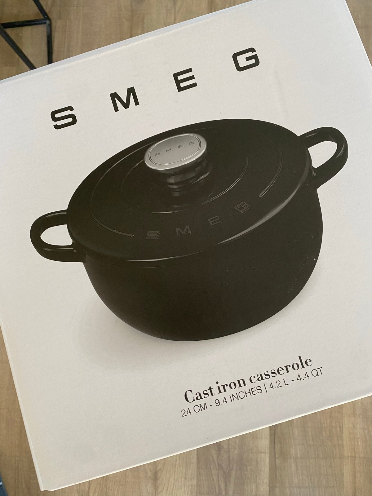 SMEG Gietijzeren Braadpan - 24 cm, 4.2 L, Met deksel, Nieuw, Ophalen of Verzenden, Braadpan