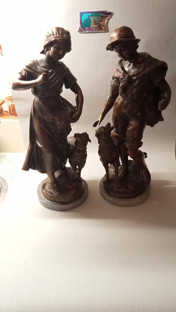 Twee beelden Herder en herderin met schapen, Antiek en Kunst, Ophalen, Gepatineerd, Beeld, Bruin