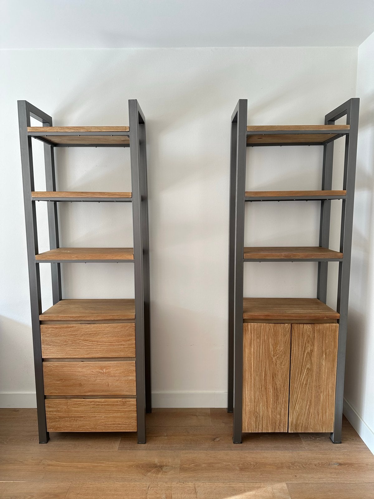Pronto Wonen stalen kasten met echt teakhout (set van 2), Huis en Inrichting, Ophalen, Minder dan 50 cm, Gebruikt, Teakhout