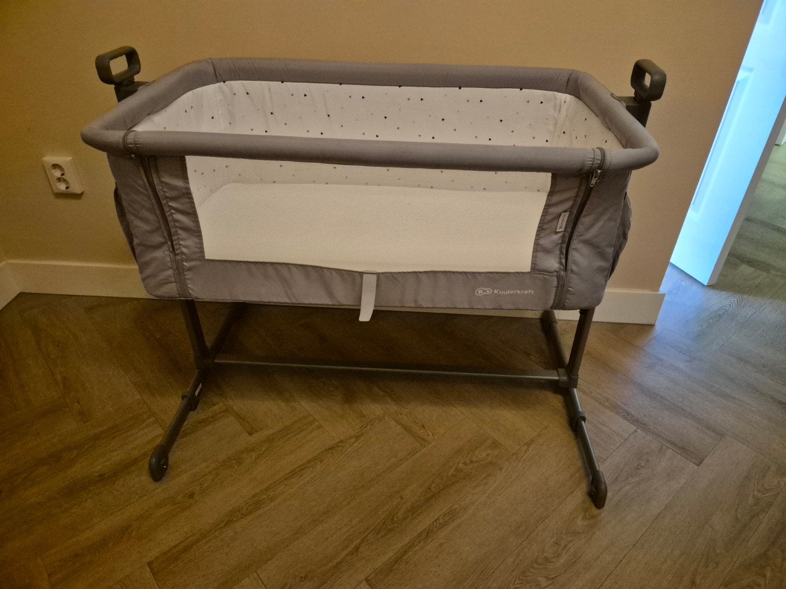 Kinderkraft Neste Up Co-Sleeper/Wieg - Grijs, Ophalen, Zo goed als nieuw, Wieg