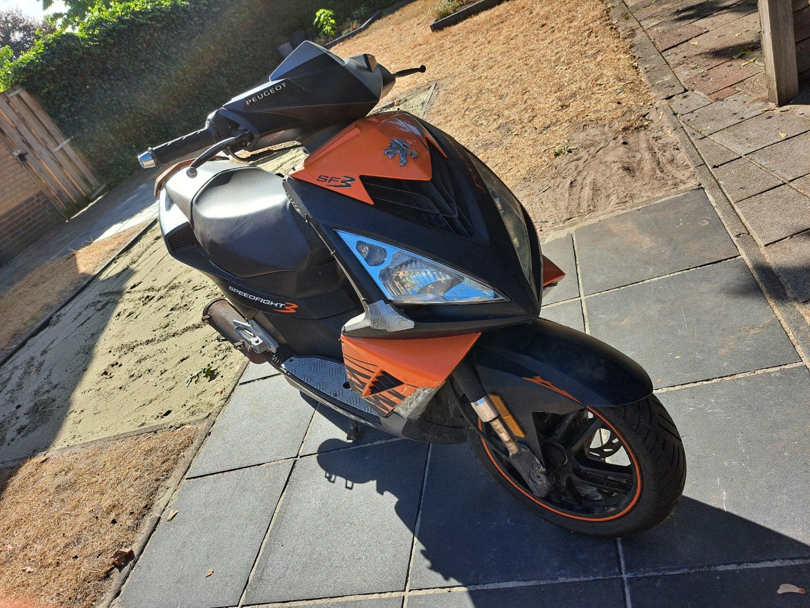 Peugeot speedfight 3 darkside (loopt niet, geen WOK), Fietsen en Brommers, Scooters | Peugeot, Ophalen, Gebruikt, Maximaal 45 km/u