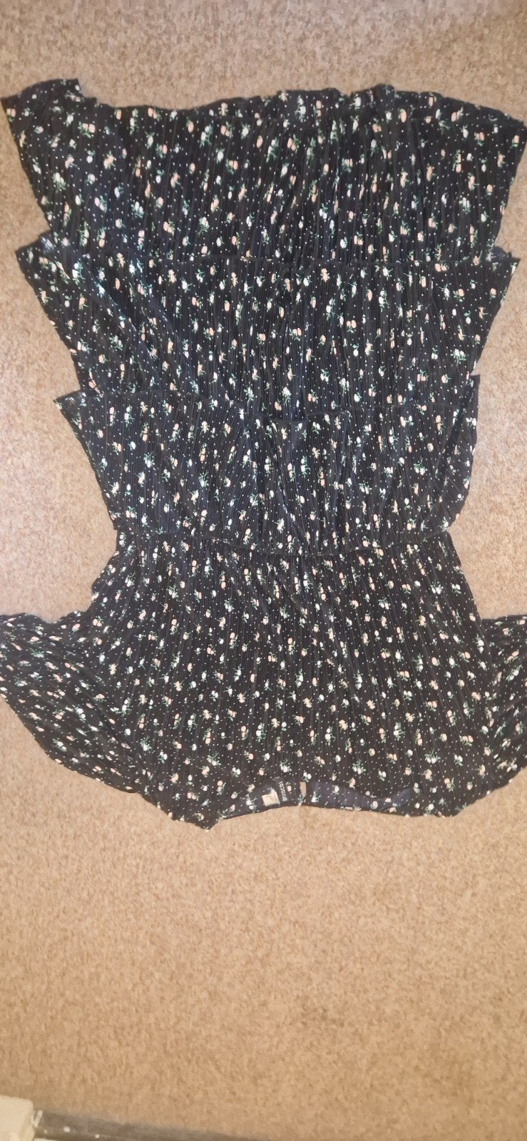 Zwart H&M jurkje met bloemenprint en stippen, Kleding | Dames, Maat 38/40 (M), H&M, Zwart, Ophalen of Verzenden
