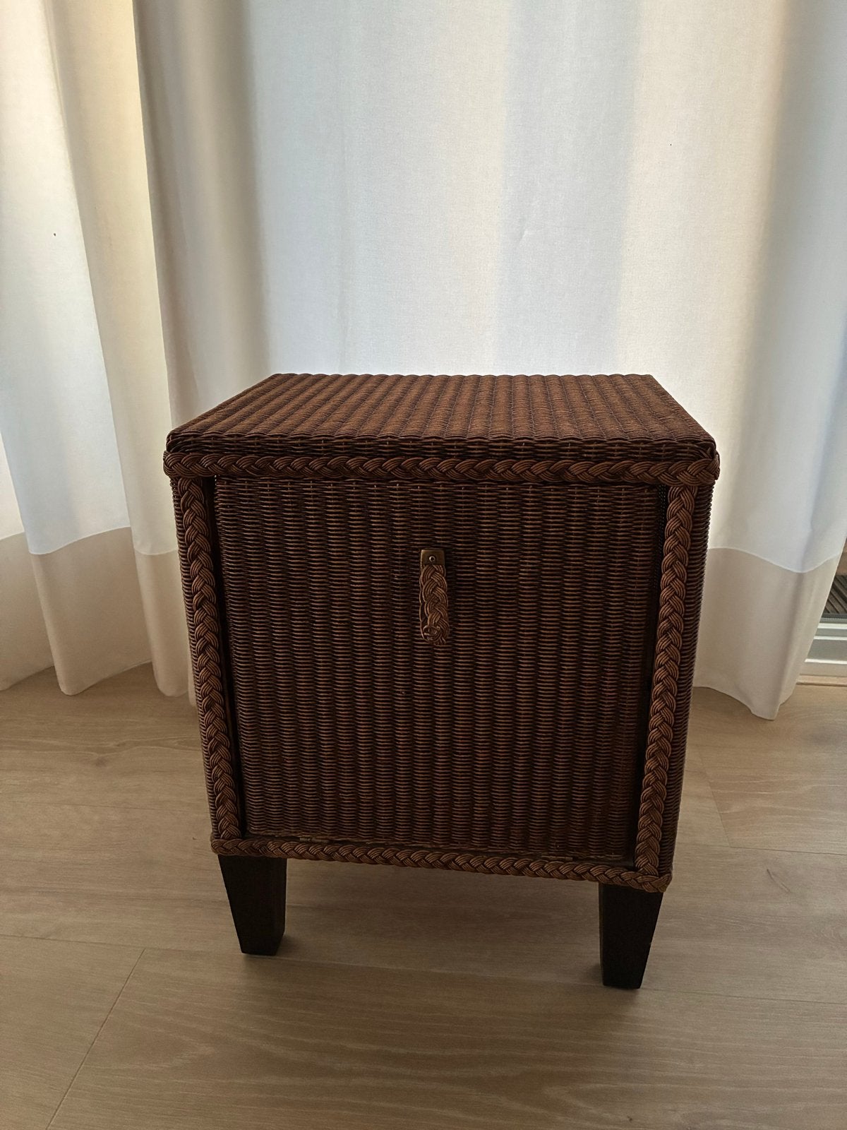 Origineel Loom rieten nachtkastje / bijzettafeltje, Huis en Inrichting, Tafels | Bijzettafels, Overige materialen, Minder dan 55 cm