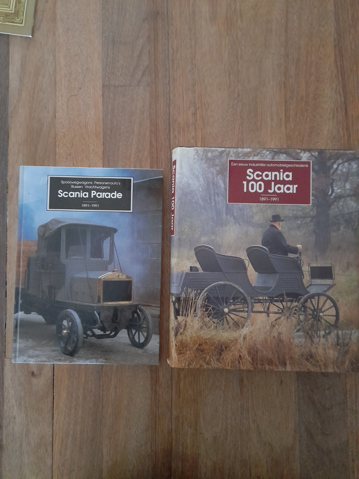 Scania 100 Jaar & Scania Parade Boeken, Ophalen of Verzenden, Zo goed als nieuw, Overige merken