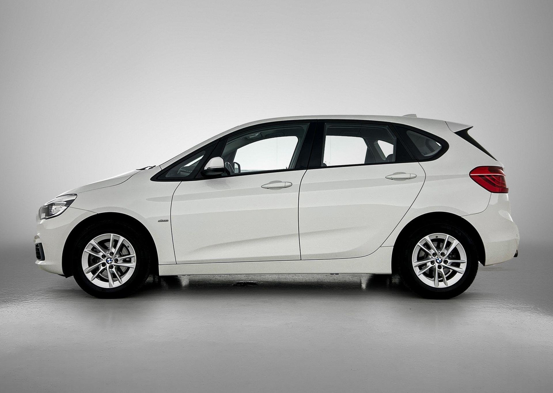 BMW 2-serie Active Tourer 218i Executive, Auto's, Gebruikt, Wit, Origineel Nederlands, Bedrijf