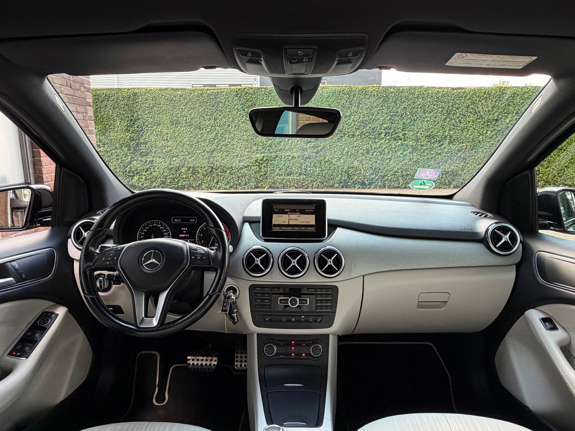 Mercedes-Benz B-klasse 180 Ambition|Trekhaak|Cruise|Airco|, Auto's, Euro 5, 1325 kg, Gebruikt, Beige