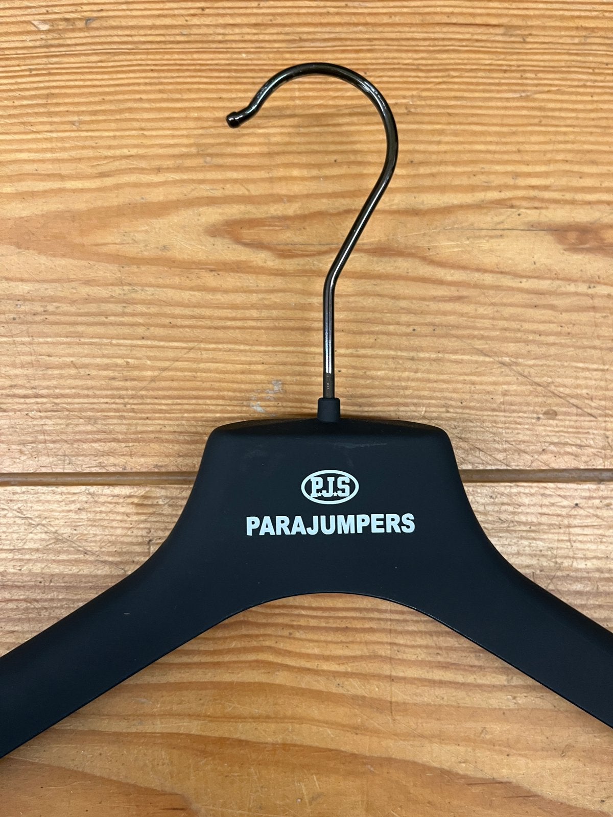 Parajumpers kledinghangers (20x), Kleding | Dames, Kledinghangers, Ophalen, Zo goed als nieuw, Kunststof