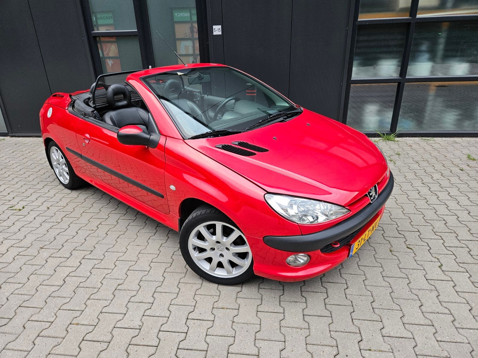 Peugeot 206 1.6 16V CC 2003 Rood, Voorwielaandrijving, Zwart, 4 cilinders, Cabriolet