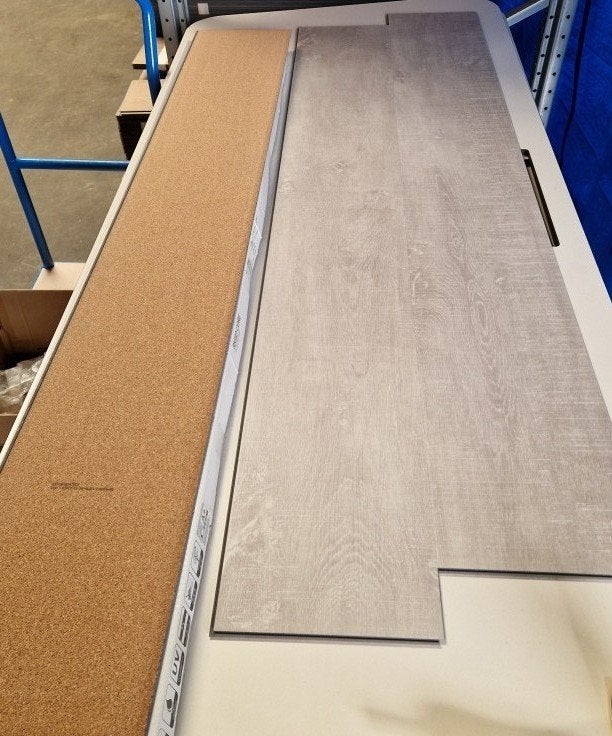 25 m2 click PVC Rigid Core met geïntegreerde kurk ondervloer, Huis en Inrichting, Ophalen, Prästavägen 513263 64 Viken Zweden