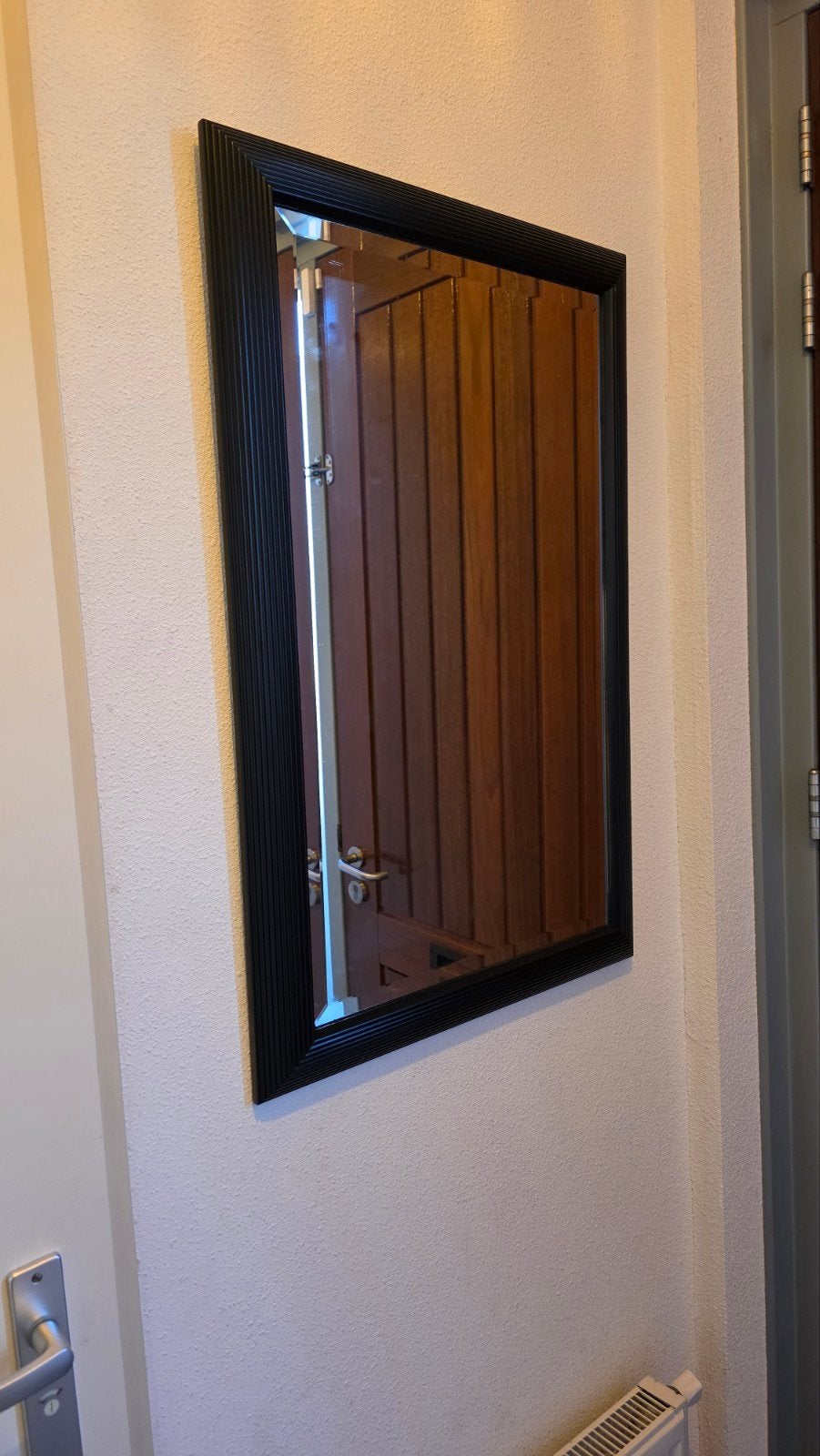 Mooie spiegel met zwart metalen frame - 56 x 85 cm, Ophalen, Zo goed als nieuw, Minder dan 100 cm, Rechthoekig