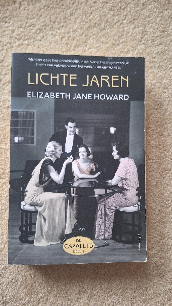 Lichte Jaren - De Cazalets Deel 1 - Elizabeth Jane Howard, Ophalen of Verzenden, Zo goed als nieuw, Nederland, Elizabeth Jane Howard