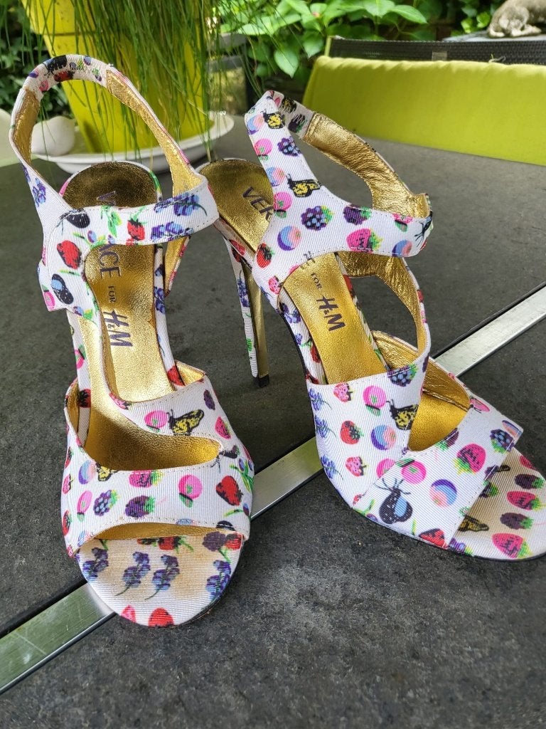 Versace for H&M peetoe maat 39, Kleding | Dames, H&M, Overige kleuren, Verzenden, Sneakers of Gympen