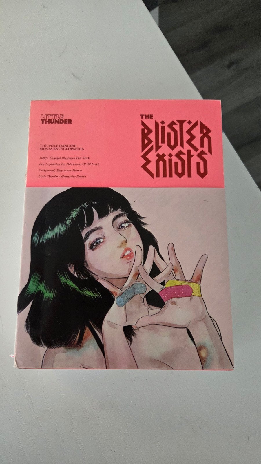 The Blister Exists - Pole Dancing Moves Encyclopedie, Boeken, Ophalen of Verzenden, Zo goed als nieuw