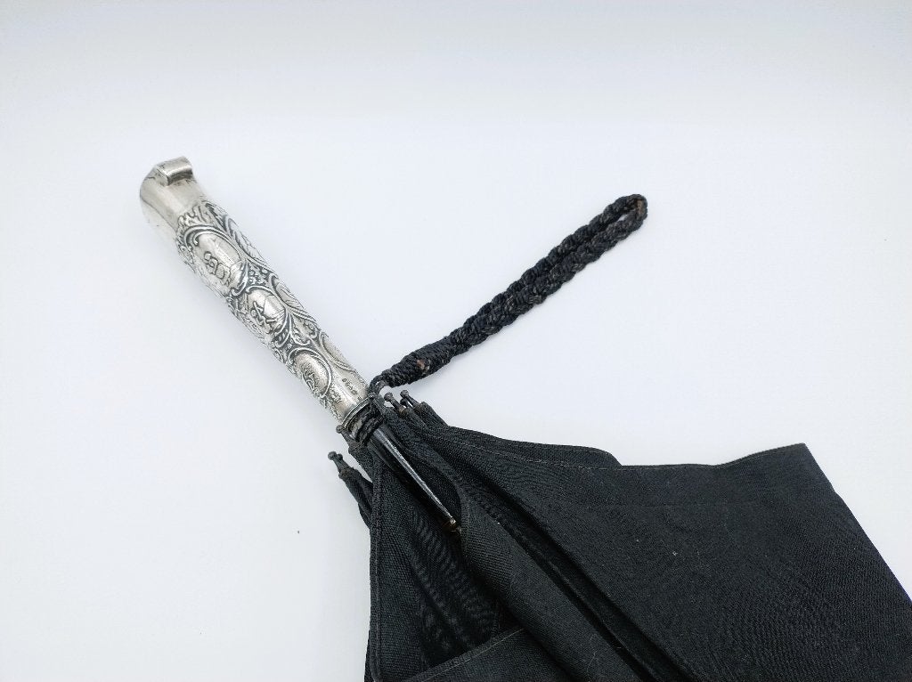 Antieke paraplu met zilveren handvat (mesheft), Hooijkaas, Antiek en Kunst, Antiek | Kleding en Accessoires, Verzenden, Dames