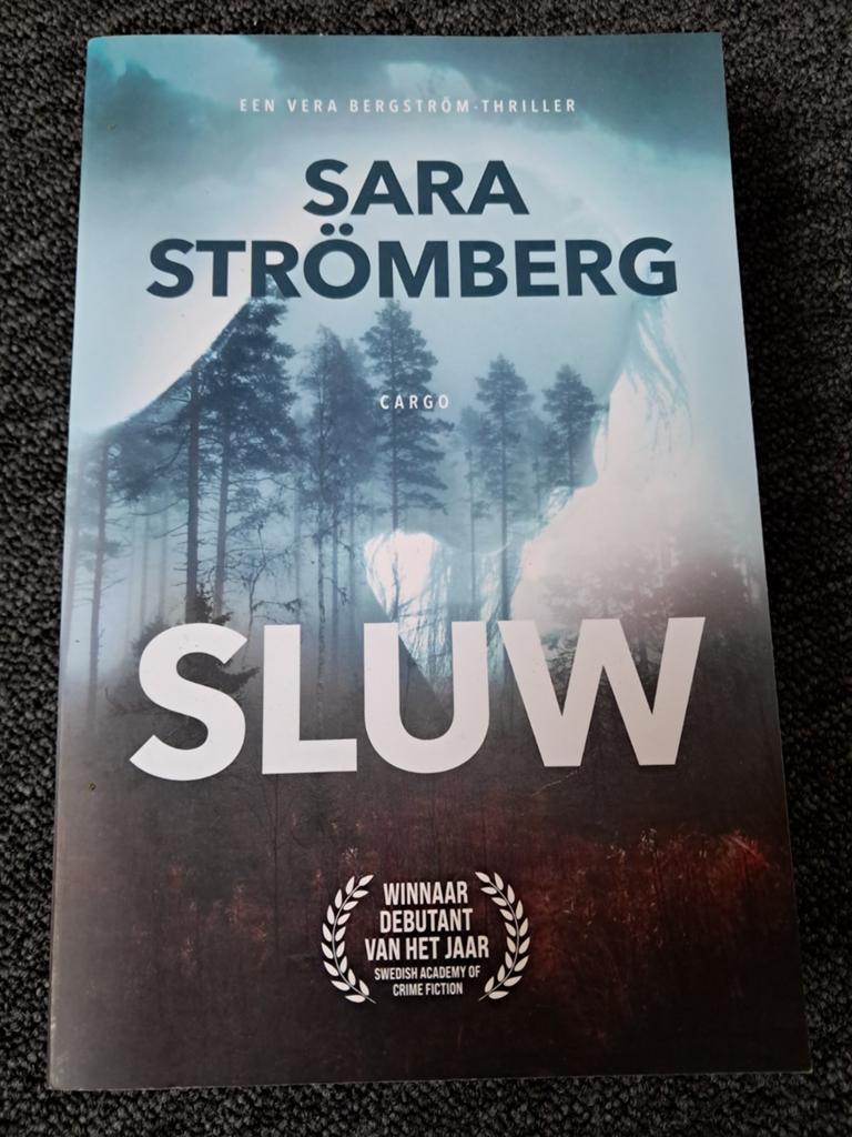 Sara Strömberg - Sluw, Boeken, Thrillers, Zo goed als nieuw, Scandinavië, Ophalen of Verzenden