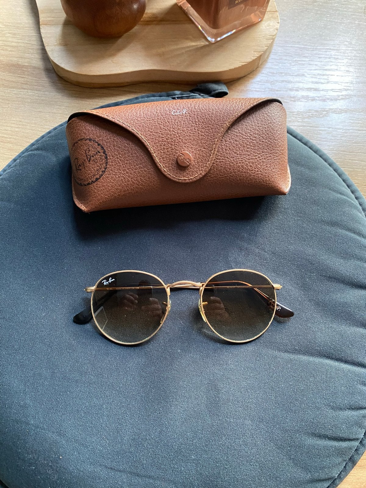 Stijlvolle Ray-Ban Zonnebril met Gouden Montuur, Gebruikt, Zonnebril, Bruin, Ophalen of Verzenden