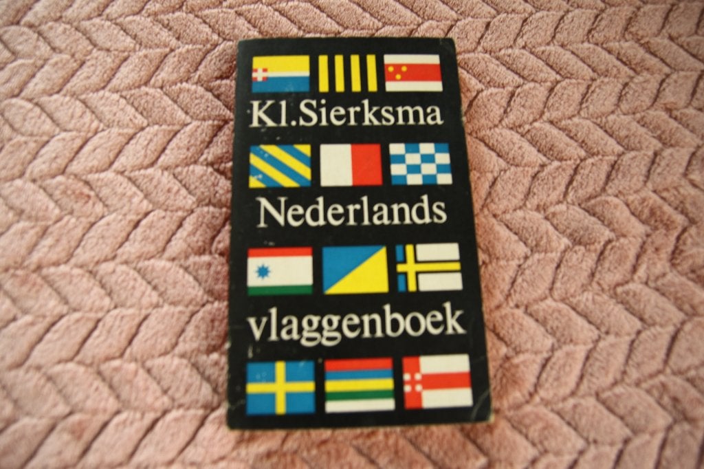 Nederlands vlaggenboek. Kl Sierksma, Ophalen of Verzenden, Gelezen