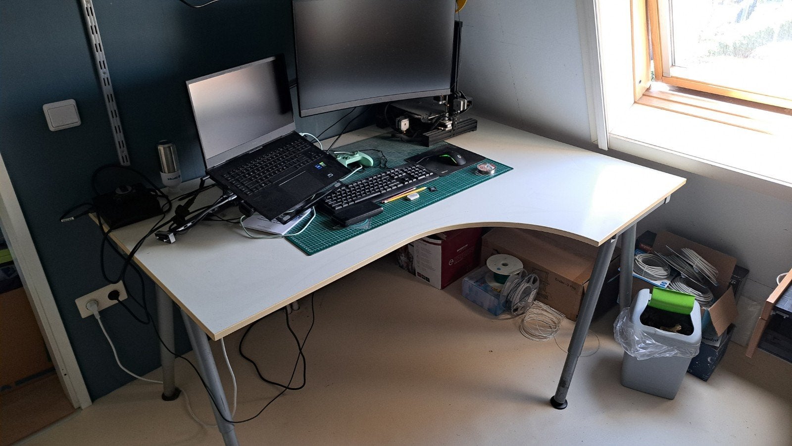IKEA Galant Hoekbureau Wit met Metalen Poten, Huis en Inrichting, Bureaus, Ophalen, Gebruikt, Metaal, Hoekbureau