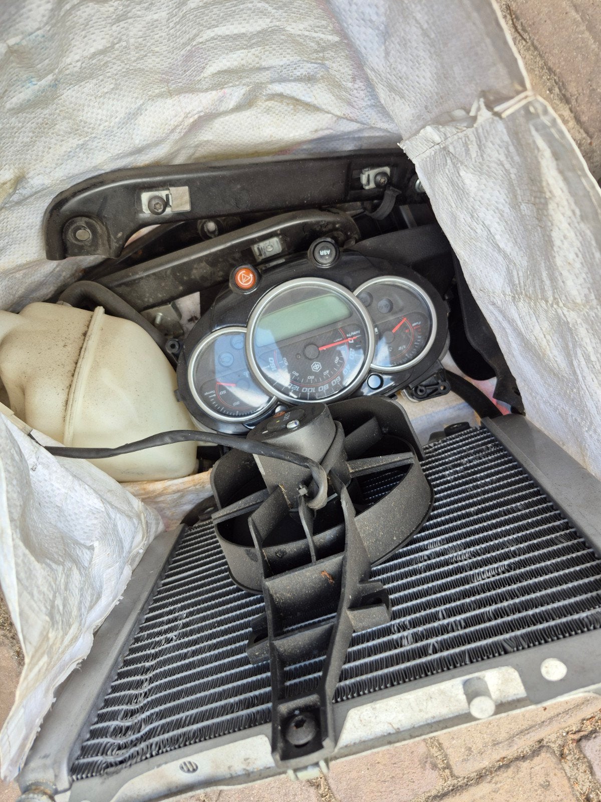 Piaggio Beverly 350 onderdelen teller radiateur kappen, Ophalen