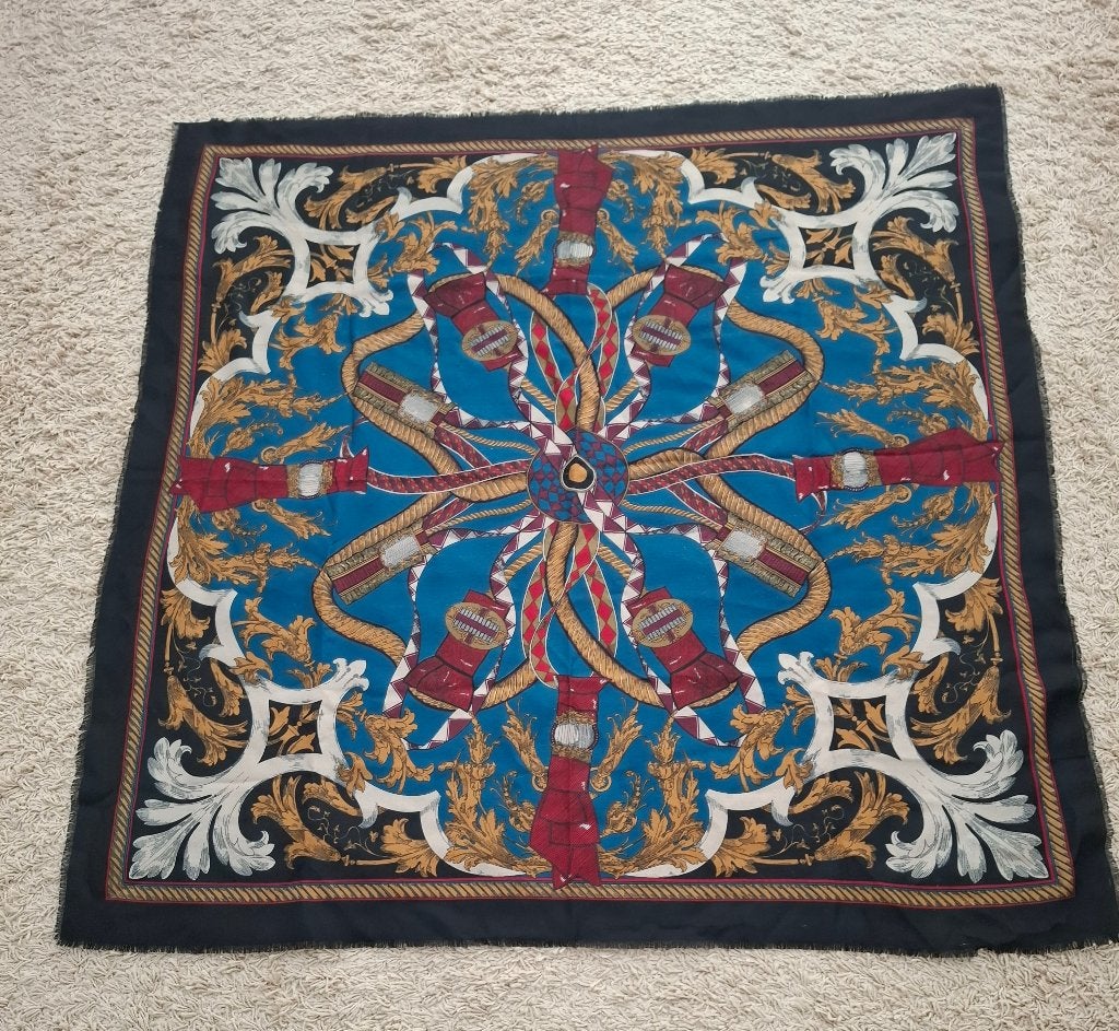 Vintage vierkante sjaal met barokprint 1.15 bij 1.15 cm, Maat 38/40 (M), Ophalen of Verzenden, Sjaal, Onbekend
