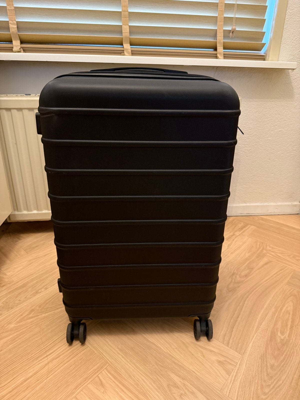 HEMA koffer ruimbagage 60L 43x25x66 cm, Ophalen, Zo goed als nieuw, Hard kunststof, Wieltjes