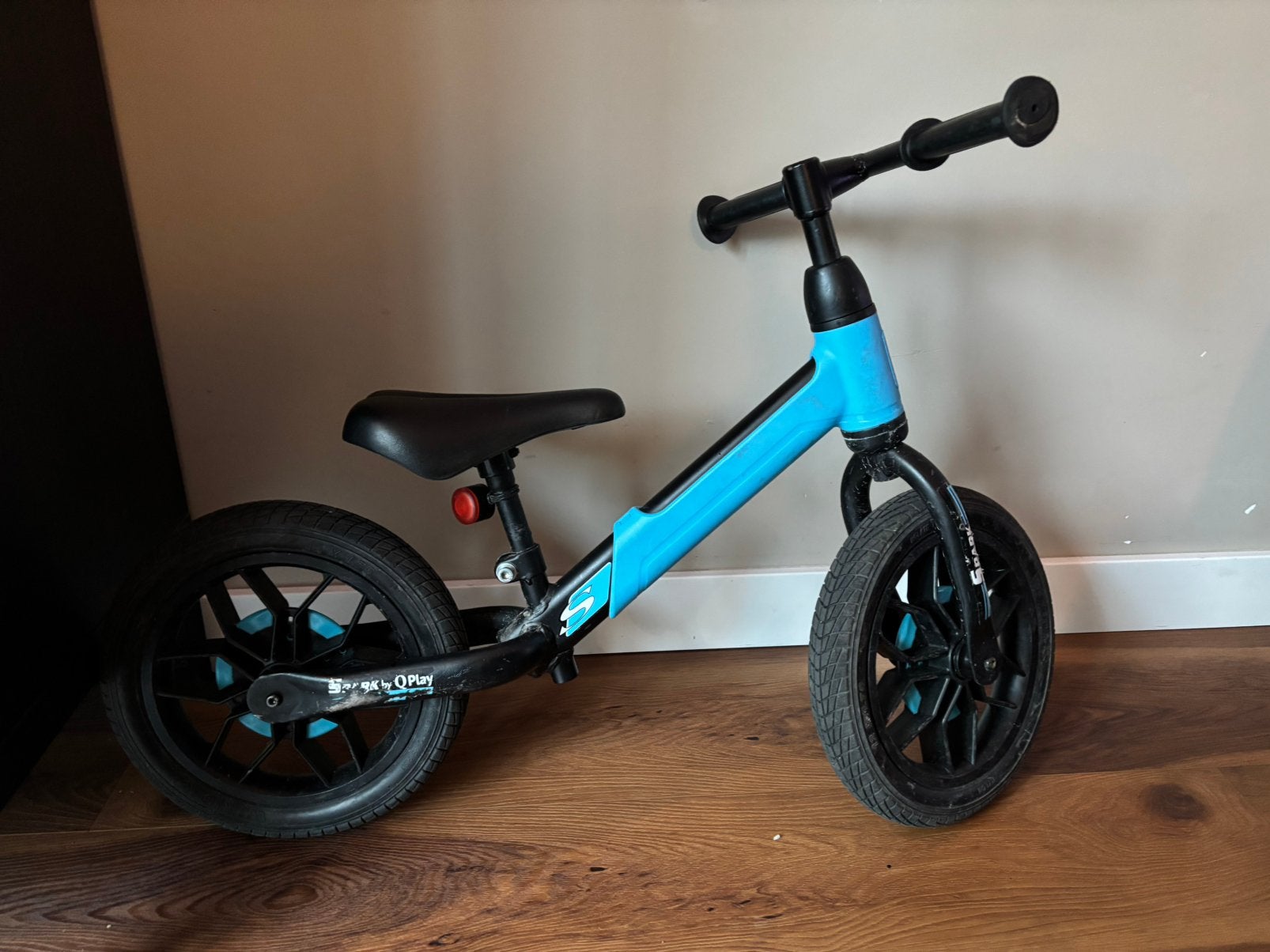 Stoere loopfiets Spark by Qplay, Ophalen, Zo goed als nieuw, Minder dan 16 inch