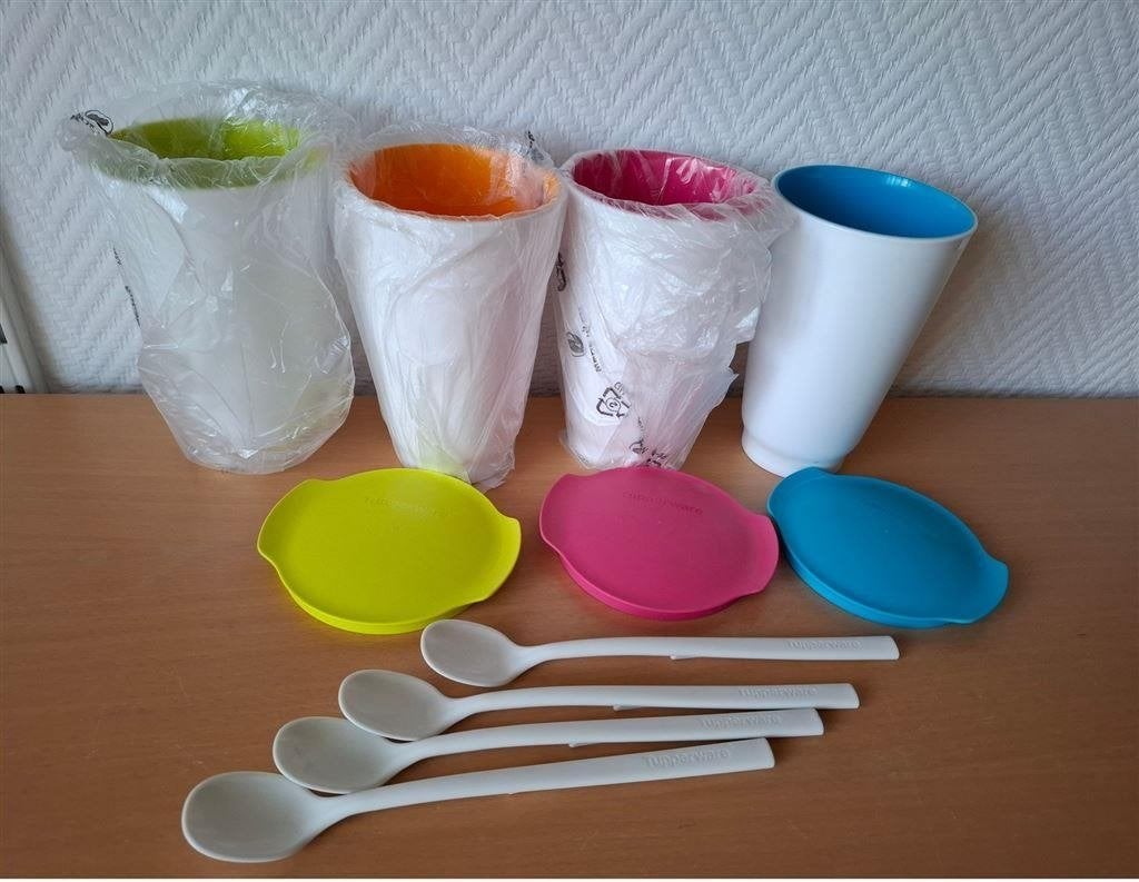 T044 Bekers, 4 dessertlepels, nieuw en meer Tupperware adver, Ophalen of Verzenden, Nieuw, Beker of Kan