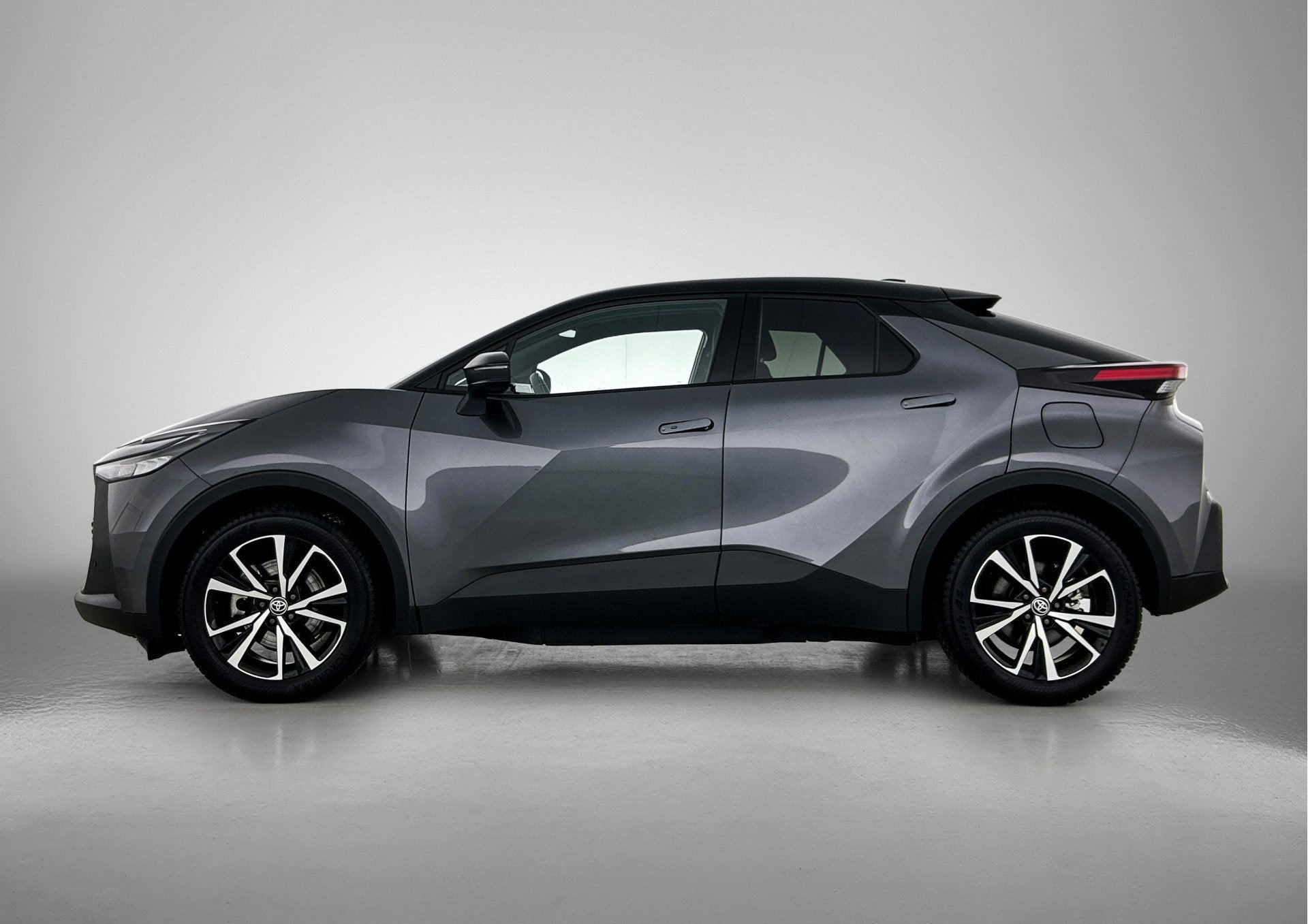 Toyota C-HR 2.0 Plug-in Hybrid 220 Dynamic | BTW voertuig |, Stof, 4 cilinders, Bedrijf, Hybride Elektrisch/Benzine