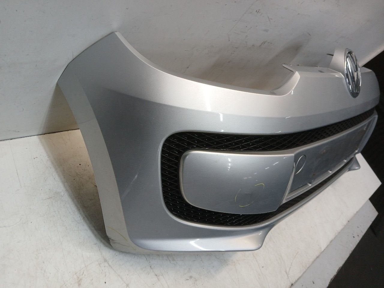 Bumper voor Volkswagen Up, Onderdelen@venauto.nl, Van der Ven Autorecycling B.V., Gebruikt, Ettenseweg 76, 4706 PB Roosendaal, The Netherlands