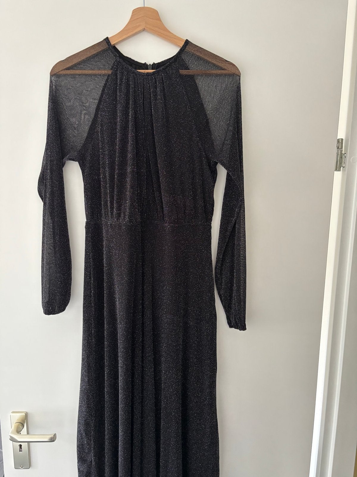 Apricot Zwarte Glitter Jurk met Lange Mouwen, maat M, Kleding | Dames, Maat 38/40 (M), Zwart, Ophalen of Verzenden, Zo goed als nieuw