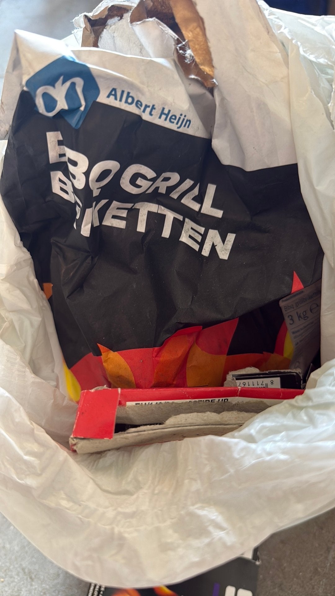 Briketten, aanmaakblokjes, Ophalen, Zo goed als nieuw